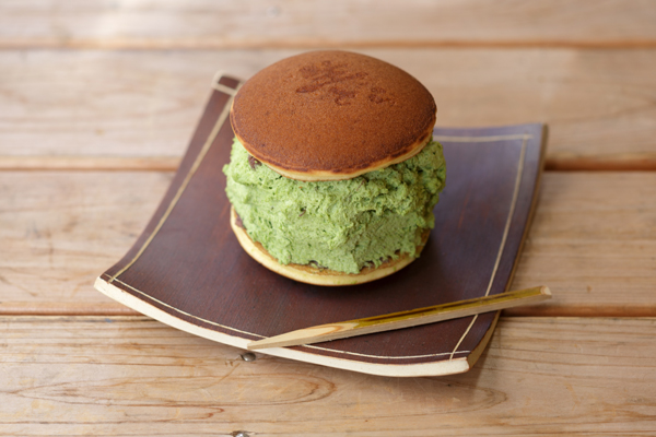 「朧八瑞雲堂」の生銅鑼焼抹茶味